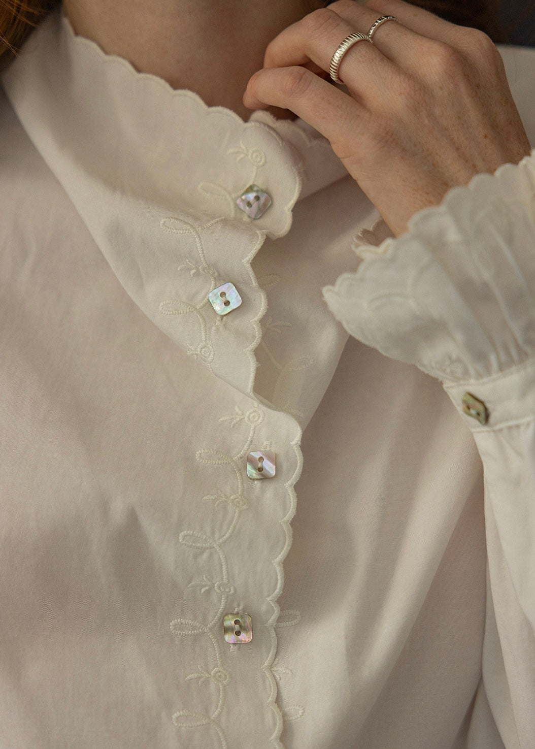 Cloud Jasmine Embroidered Lace Collar Blouse