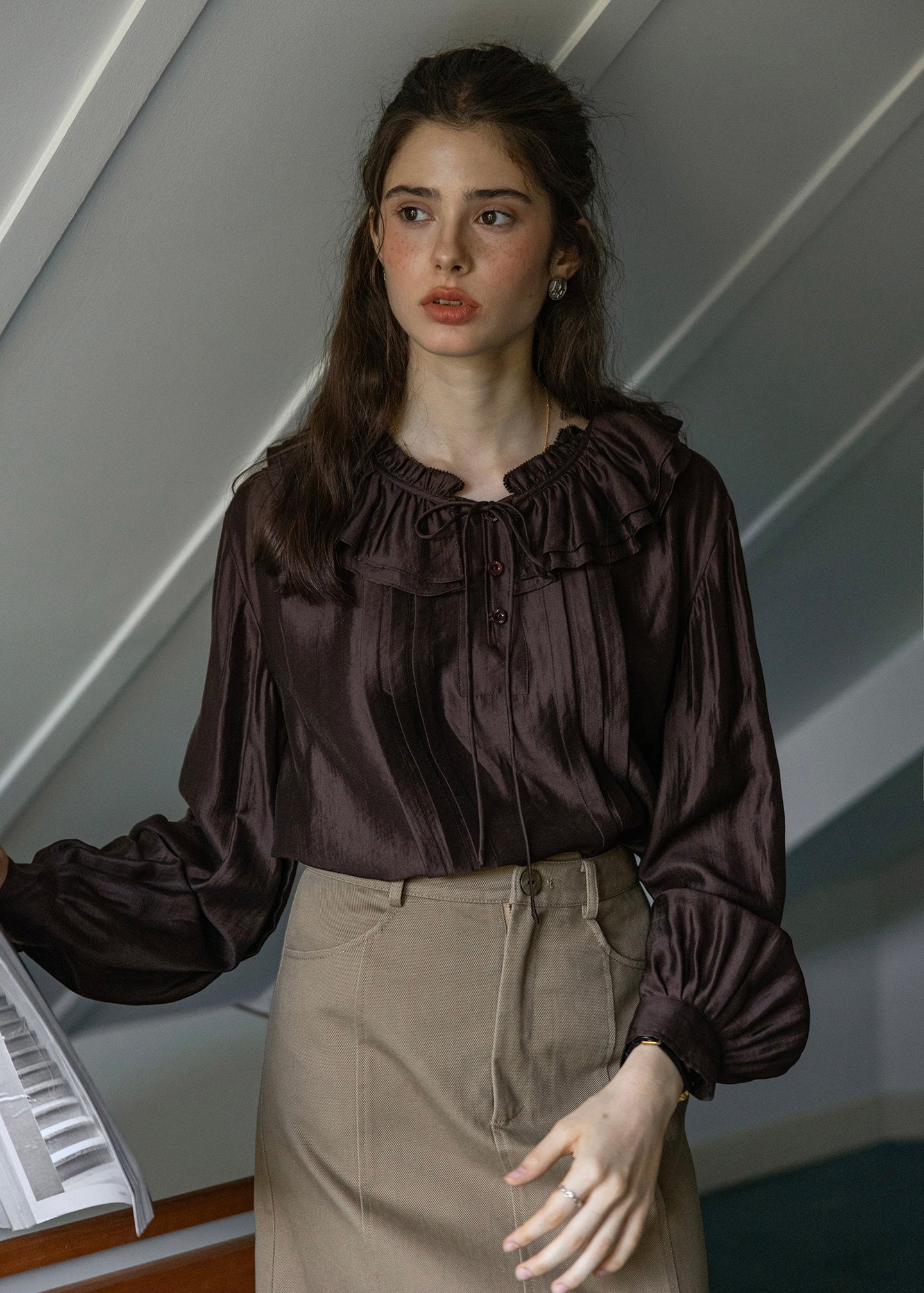 Soft Glow Silk Ruffle Collar Vintage Blouse(2COLOR)