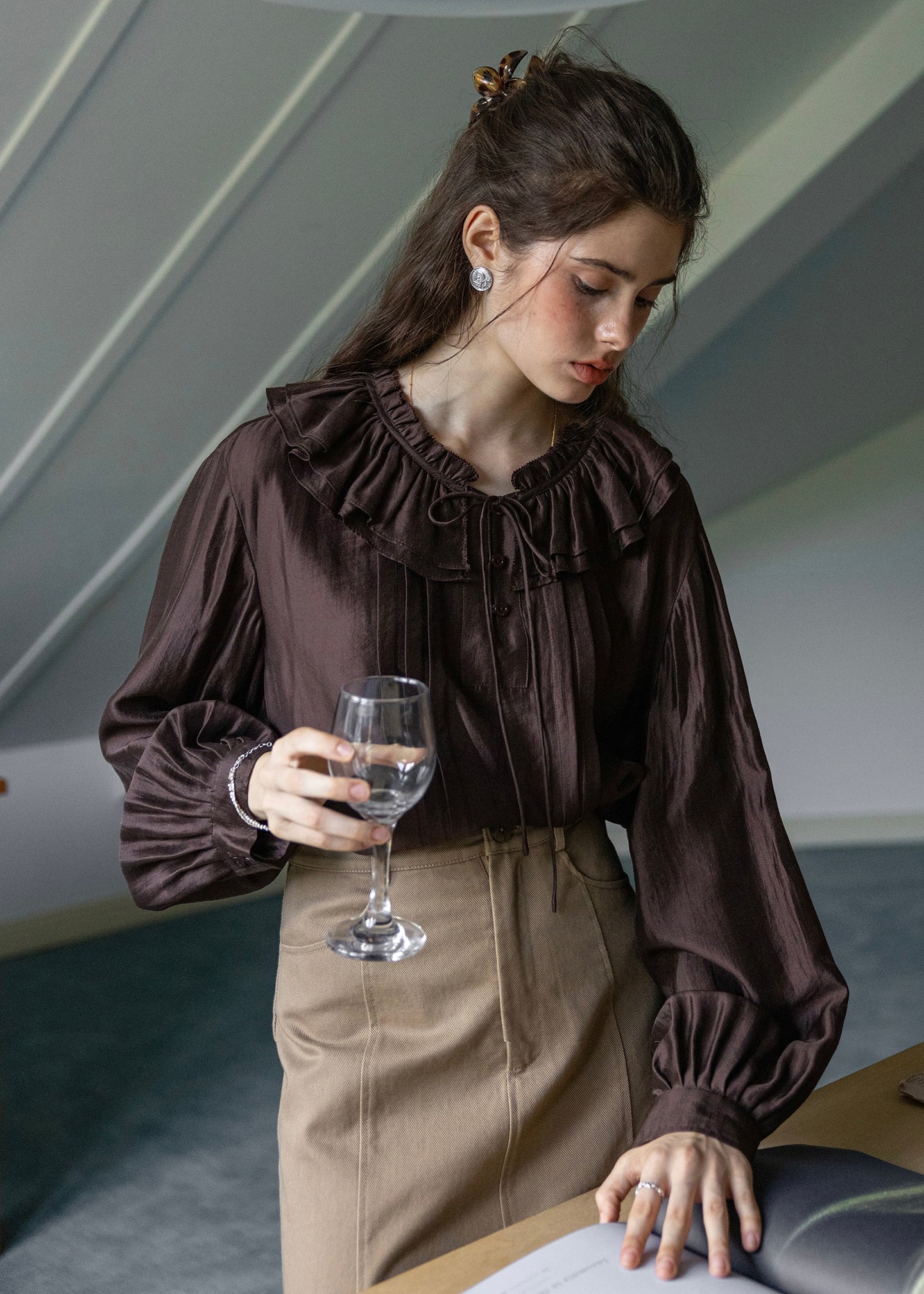 Soft Glow Silk Ruffle Collar Vintage Blouse(2COLOR)