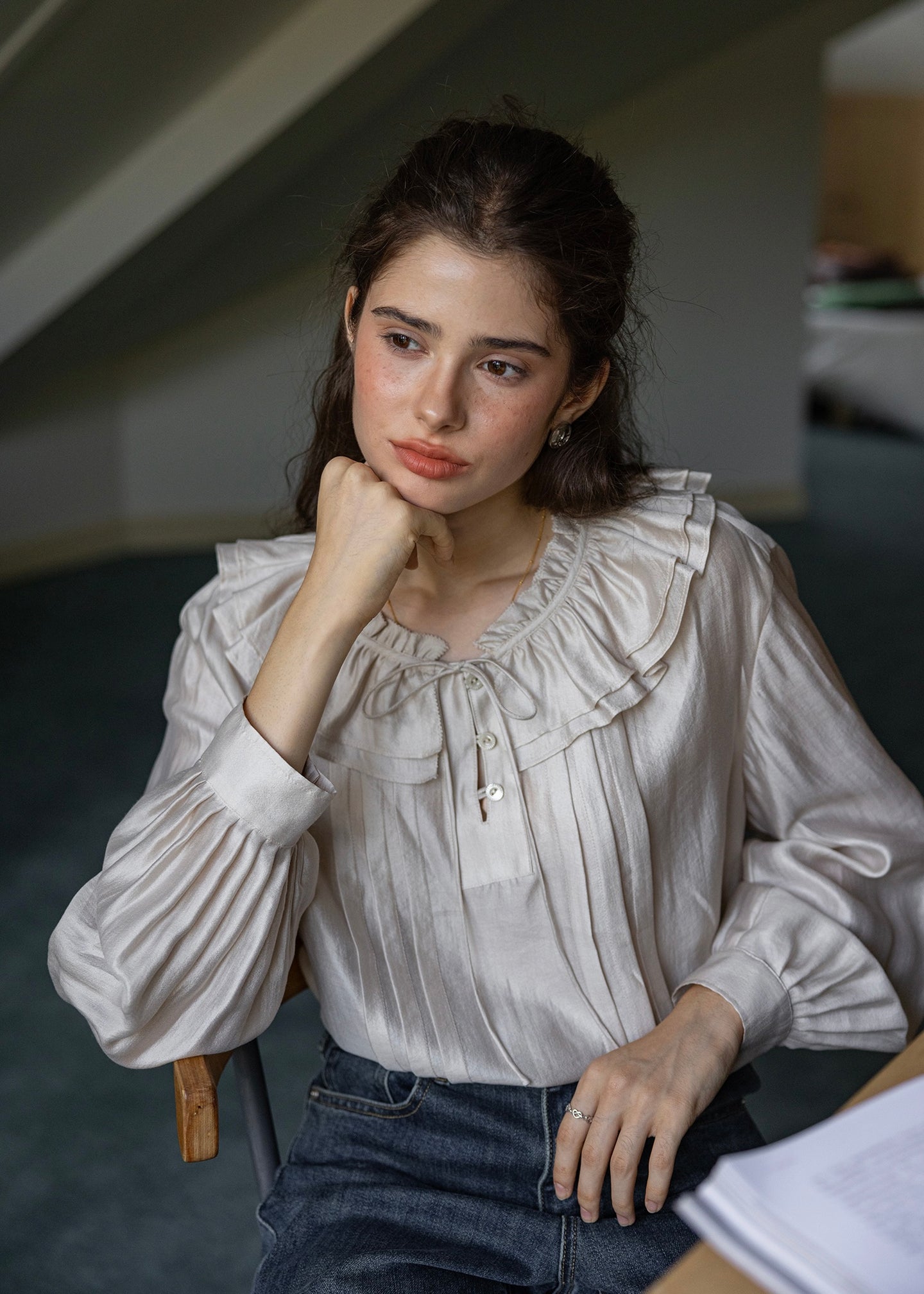 Soft Glow Silk Ruffle Collar Vintage Blouse(2COLOR)