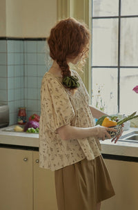 Dewfield Pintuck Floral Blouse